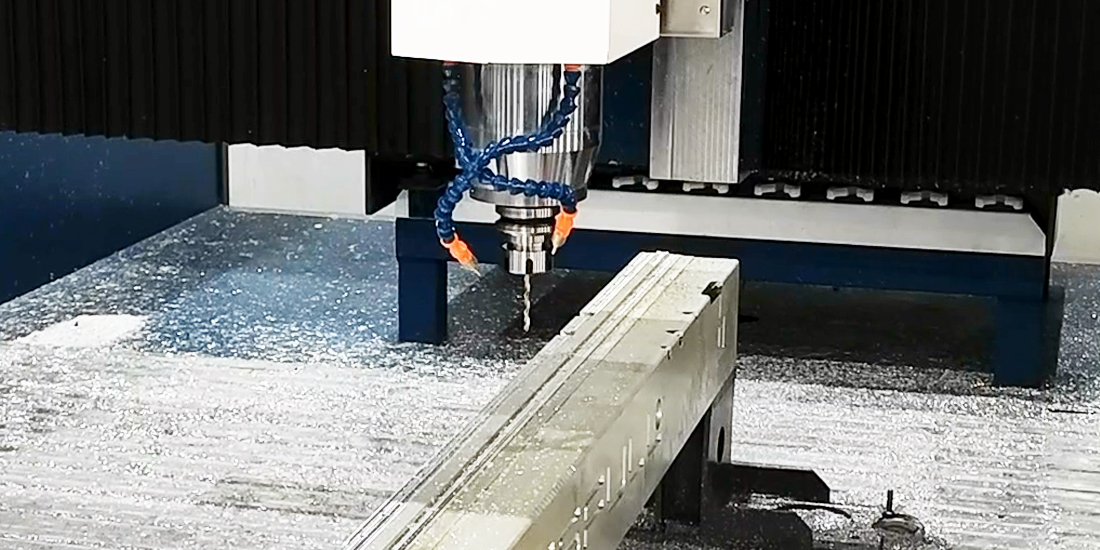 絕緣件加工中心的精度由什么來決定